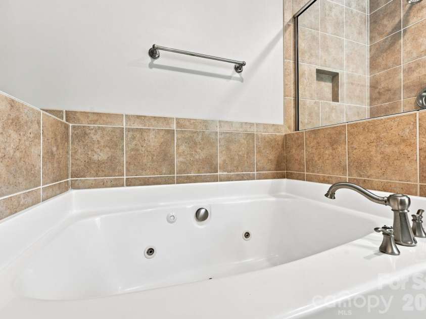 6333 Kennard Drive, Charlotte, NC 28216.  MLS# CAR4408788, YatesRealty ID 43511. Primary bath