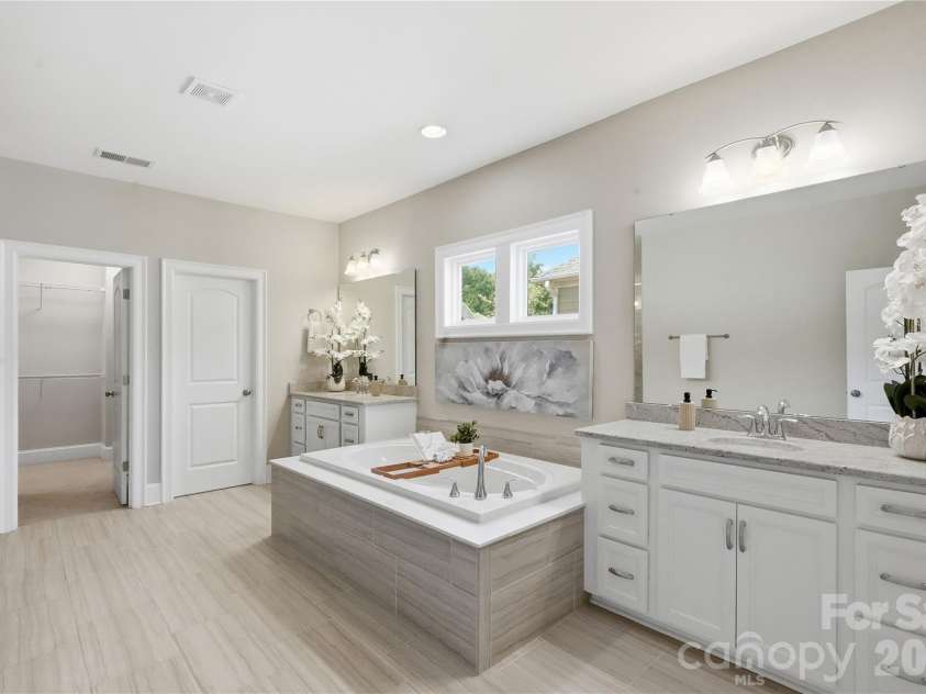 1621 Afton Way, Fort Mill, SC 29708.  MLS# CAR4406991, YatesRealty ID 43512. Primary bathroom