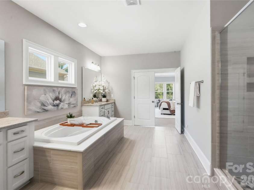 1621 Afton Way, Fort Mill, SC 29708.  MLS# CAR4406991, YatesRealty ID 43512. Primary bathroom