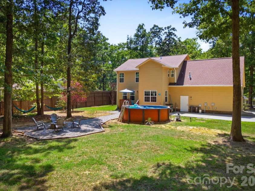 802 White Oaks Circle, Monroe, NC 28112.  MLS# CAR4404556, YatesRealty ID 43513. 