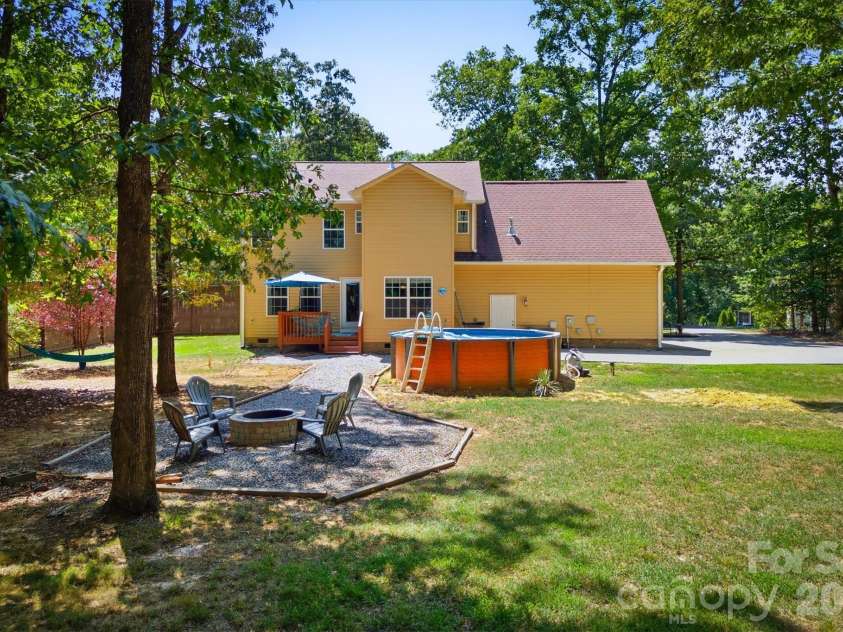 802 White Oaks Circle, Monroe, NC 28112.  MLS# CAR4404556, YatesRealty ID 43513. 
