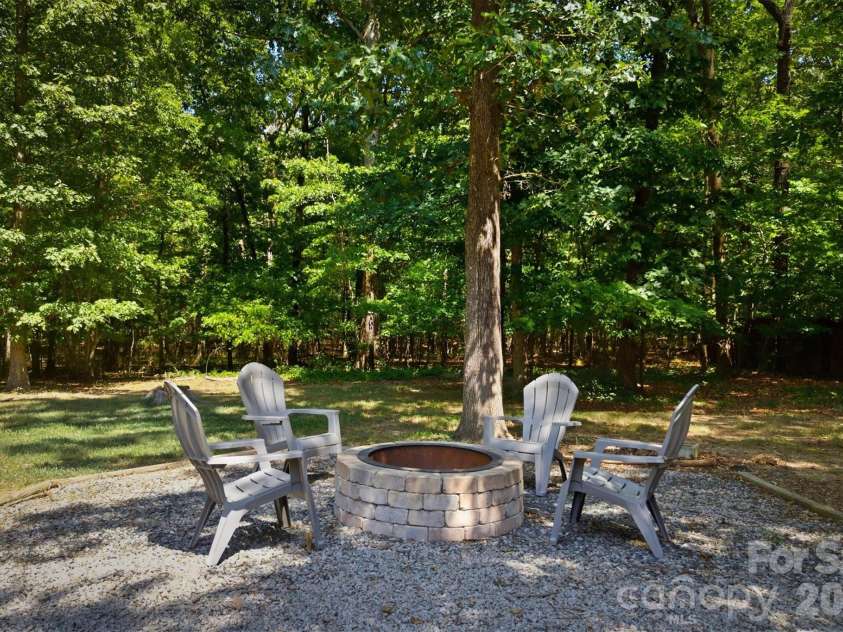 802 White Oaks Circle, Monroe, NC 28112.  MLS# CAR4404556, YatesRealty ID 43513. 