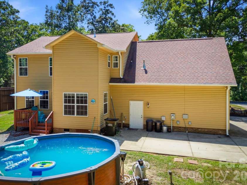 802 White Oaks Circle, Monroe, NC 28112.  MLS# CAR4404556, YatesRealty ID 43513. 