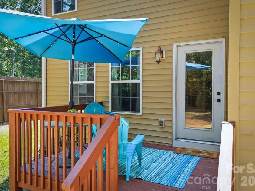 802 White Oaks Circle, Monroe, NC 28112.  MLS# CAR4404556, YatesRealty ID 43513. 