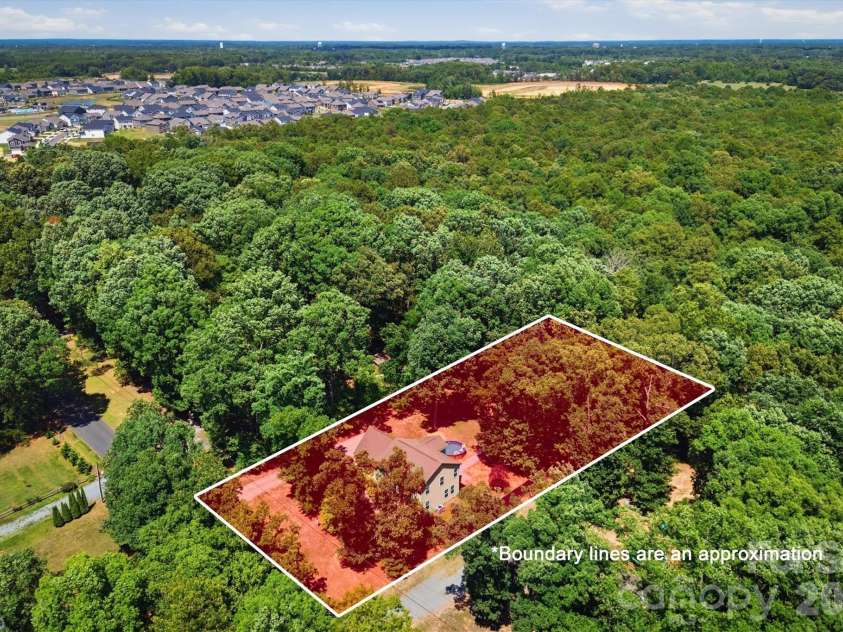 802 White Oaks Circle, Monroe, NC 28112.  MLS# CAR4404556, YatesRealty ID 43513. 