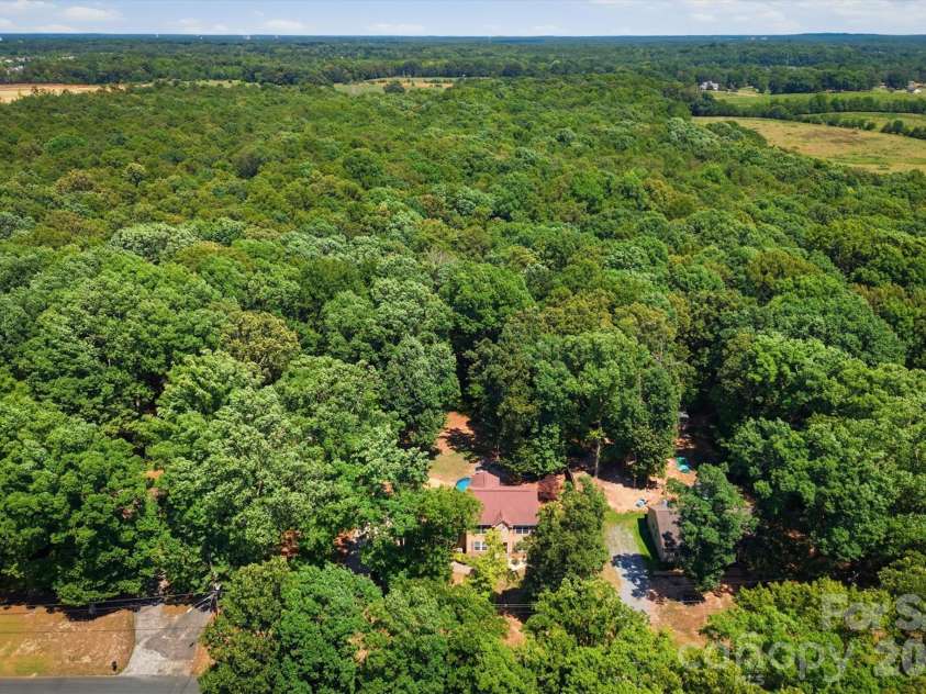 802 White Oaks Circle, Monroe, NC 28112.  MLS# CAR4404556, YatesRealty ID 43513. 