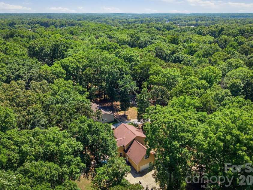 802 White Oaks Circle, Monroe, NC 28112.  MLS# CAR4404556, YatesRealty ID 43513. 