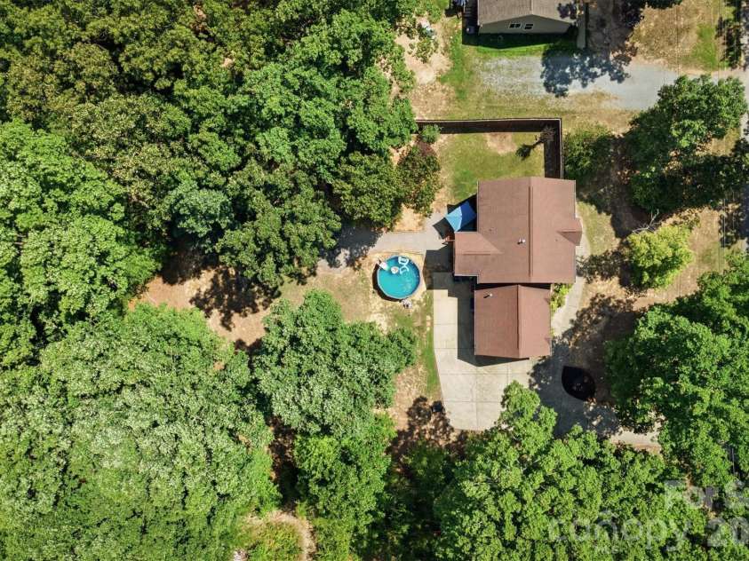 802 White Oaks Circle, Monroe, NC 28112.  MLS# CAR4404556, YatesRealty ID 43513. 