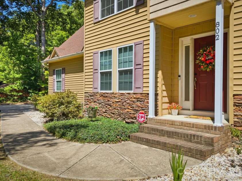 802 White Oaks Circle, Monroe, NC 28112.  MLS# CAR4404556, YatesRealty ID 43513. 