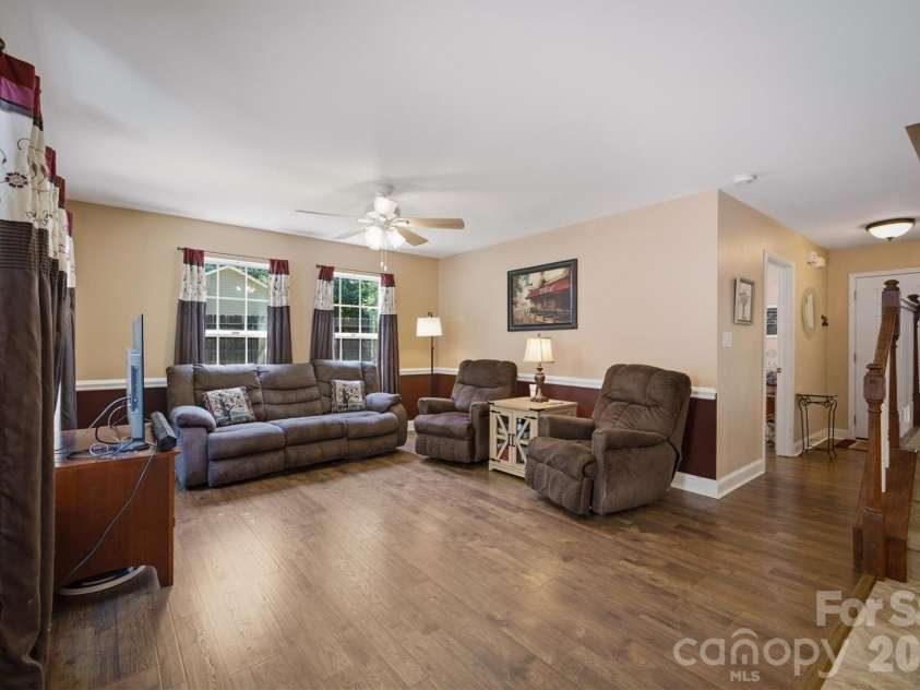 802 White Oaks Circle, Monroe, NC 28112.  MLS# CAR4404556, YatesRealty ID 43513. 