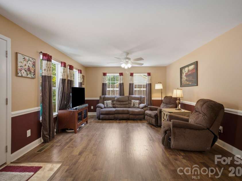 802 White Oaks Circle, Monroe, NC 28112.  MLS# CAR4404556, YatesRealty ID 43513. 