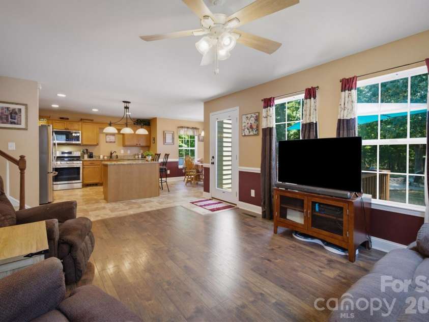 802 White Oaks Circle, Monroe, NC 28112.  MLS# CAR4404556, YatesRealty ID 43513. 