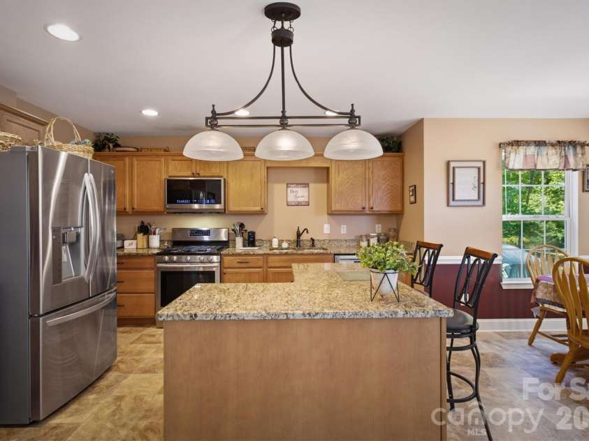 802 White Oaks Circle, Monroe, NC 28112.  MLS# CAR4404556, YatesRealty ID 43513. 