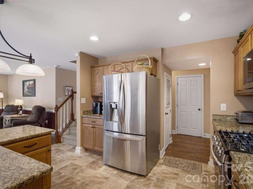 802 White Oaks Circle, Monroe, NC 28112.  MLS# CAR4404556, YatesRealty ID 43513. 