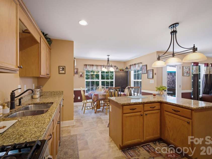 802 White Oaks Circle, Monroe, NC 28112.  MLS# CAR4404556, YatesRealty ID 43513. 
