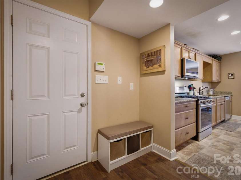 802 White Oaks Circle, Monroe, NC 28112.  MLS# CAR4404556, YatesRealty ID 43513. 