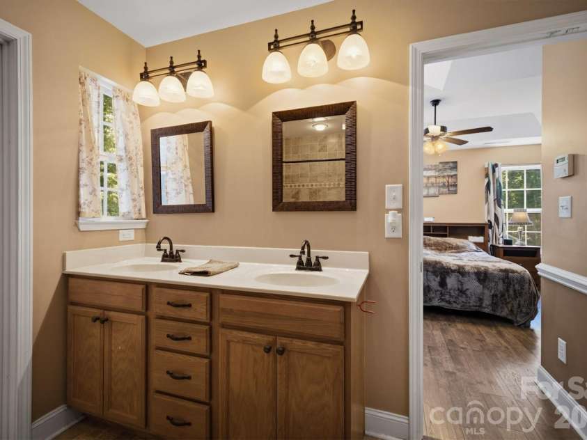 802 White Oaks Circle, Monroe, NC 28112.  MLS# CAR4404556, YatesRealty ID 43513. 