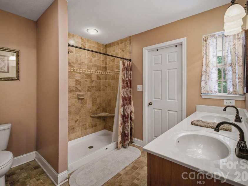 802 White Oaks Circle, Monroe, NC 28112.  MLS# CAR4404556, YatesRealty ID 43513. 