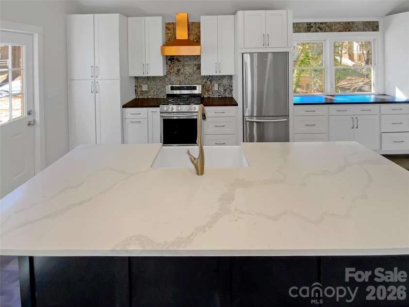 7401 Limerick Drive, Charlotte, NC 28270.  MLS# CAR4219311, YatesRealty ID 43514. 
