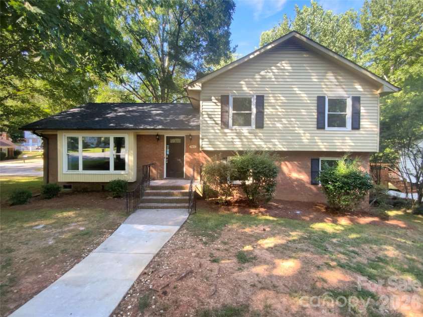 7401 Limerick Drive, Charlotte, NC 28270.  MLS# CAR4219311, YatesRealty ID 43514. 