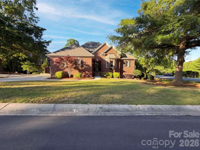 142 Canterbury Crossing, Fort Mill, SC 29708.  MLS# CAR4372105, YatesRealty ID 43516. 