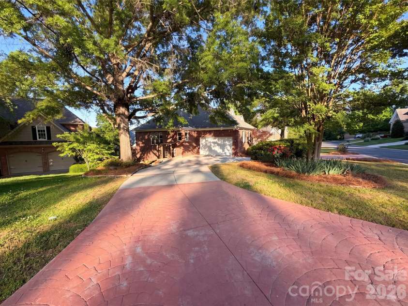 142 Canterbury Crossing, Fort Mill, SC 29708.  MLS# CAR4372105, YatesRealty ID 43516. 