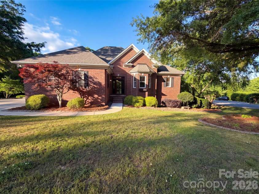 142 Canterbury Crossing, Fort Mill, SC 29708.  MLS# CAR4372105, YatesRealty ID 43516. 