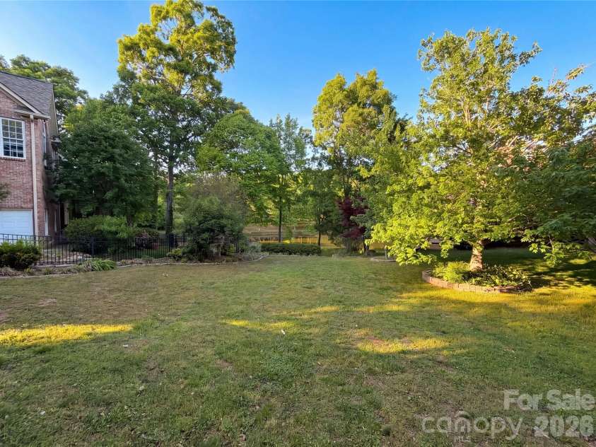 142 Canterbury Crossing, Fort Mill, SC 29708.  MLS# CAR4372105, YatesRealty ID 43516. 