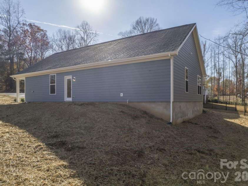 1216 Waterford Drive, Lincolnton, NC 28092.  MLS# CAR4324476, YatesRealty ID 4352. 