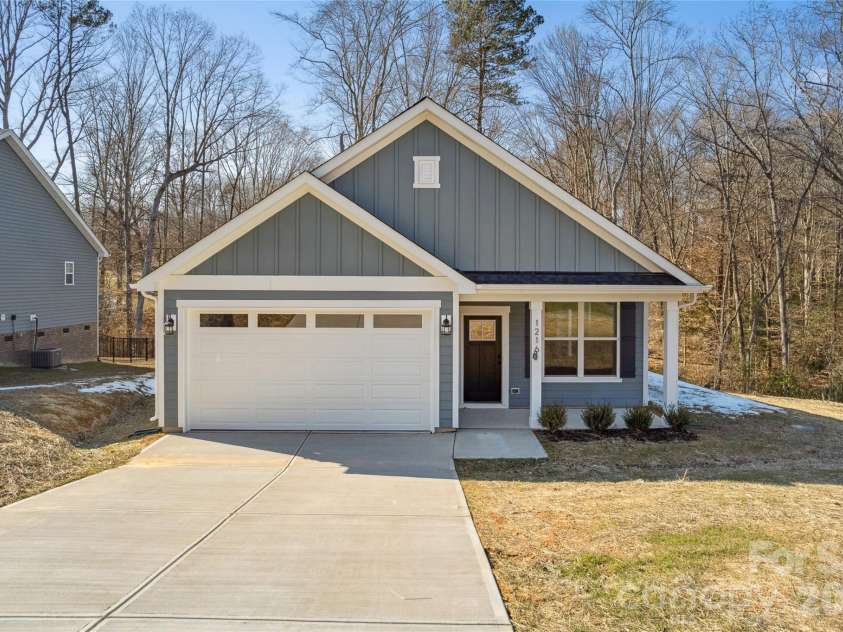 1216 Waterford Drive, Lincolnton, NC 28092.  MLS# CAR4324476, YatesRealty ID 4352. 