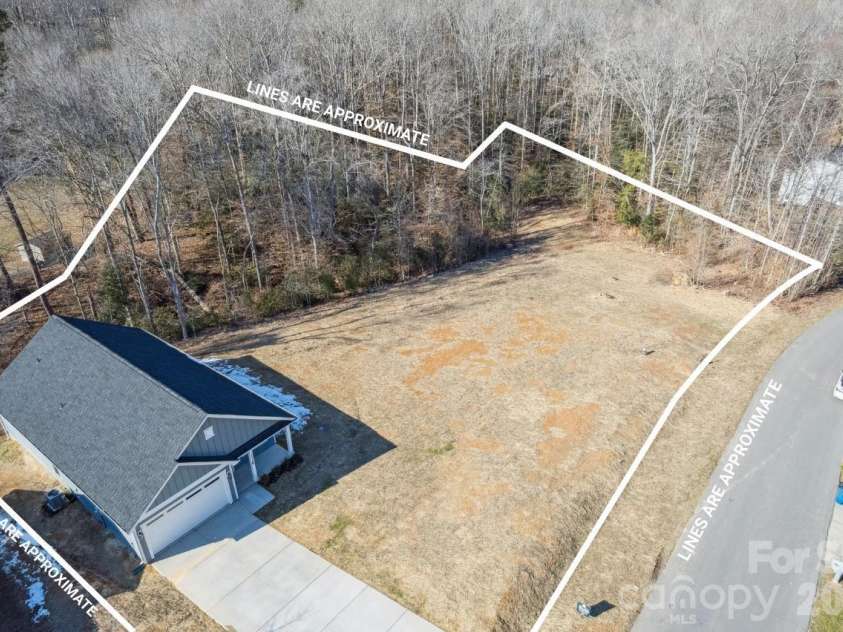 1216 Waterford Drive, Lincolnton, NC 28092.  MLS# CAR4324476, YatesRealty ID 4352. Huge Side Yard & 1.75 Acres!