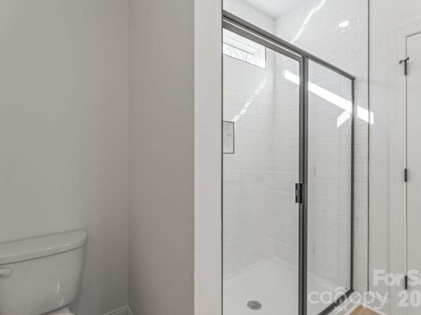 1216 Waterford Drive, Lincolnton, NC 28092.  MLS# CAR4324476, YatesRealty ID 4352. Primary Bathroom