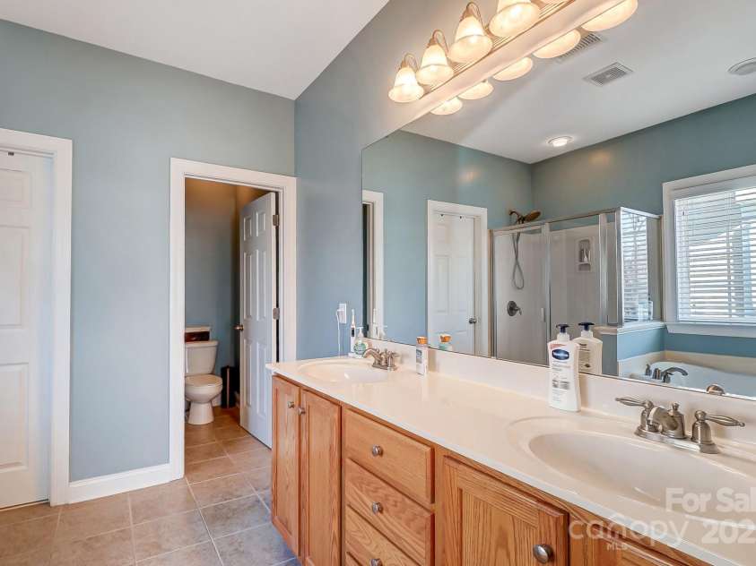 2024 Woodshorn Drive, Matthews, NC 28104.  MLS# CAR4221390, YatesRealty ID 4352. 