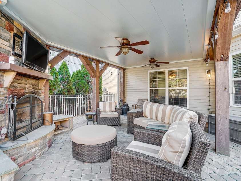 2024 Woodshorn Drive, Matthews, NC 28104.  MLS# CAR4221390, YatesRealty ID 4352. 