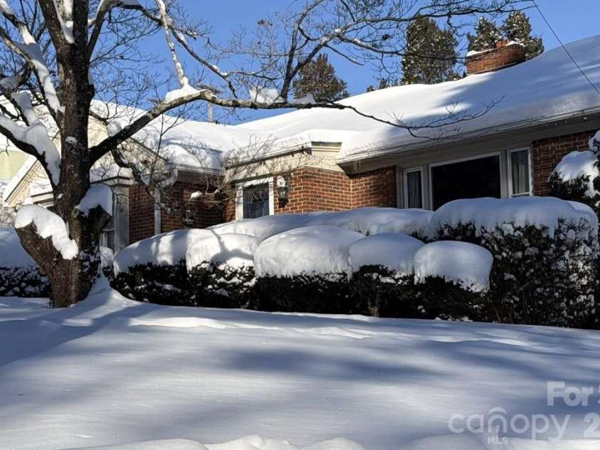 3 Forest Drive, Lexington, NC 27292.  MLS# CAR4342487, YatesRealty ID 4352. 