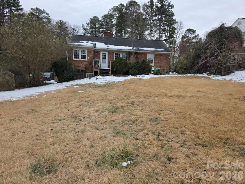 3 Forest Drive, Lexington, NC 27292.  MLS# CAR4342487, YatesRealty ID 4352. 