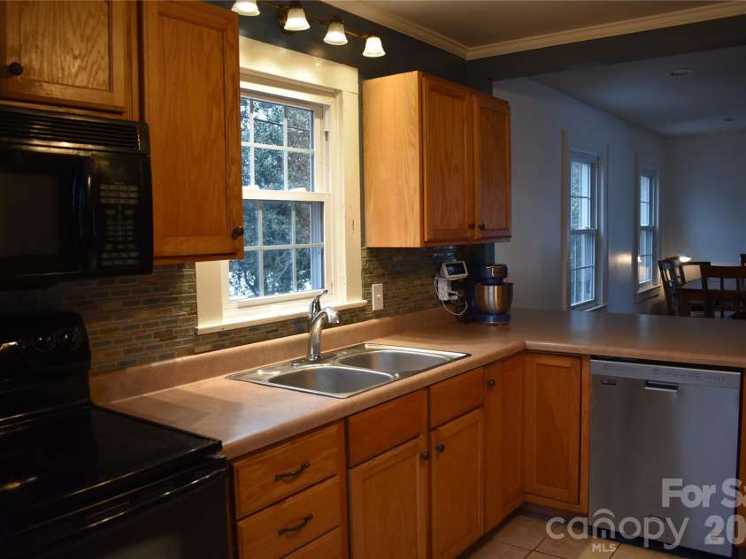 3 Forest Drive, Lexington, NC 27292.  MLS# CAR4342487, YatesRealty ID 4352. 