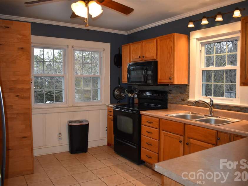 3 Forest Drive, Lexington, NC 27292.  MLS# CAR4342487, YatesRealty ID 4352. 