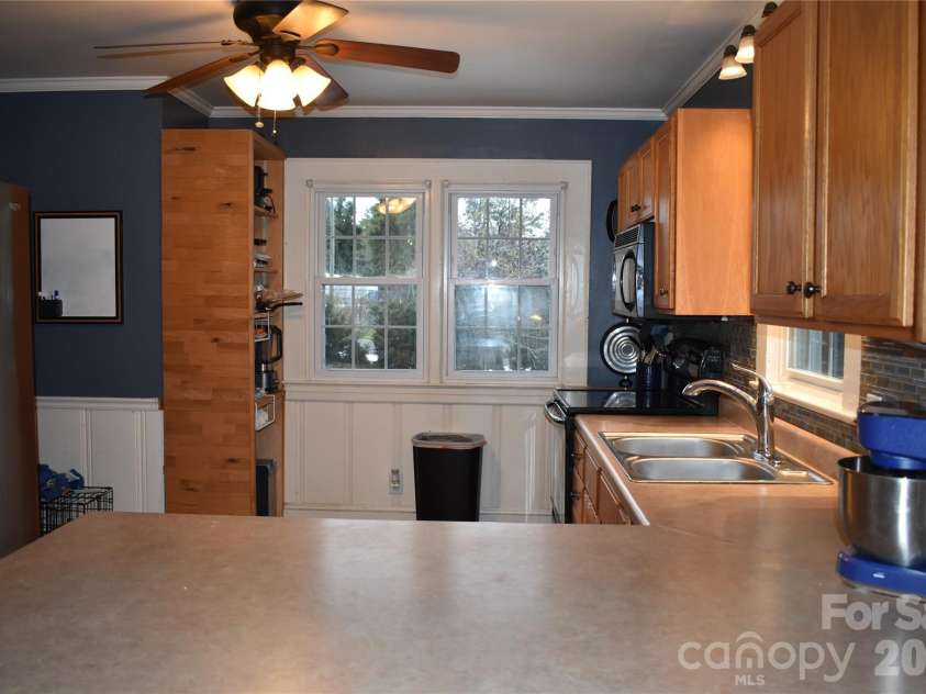 3 Forest Drive, Lexington, NC 27292.  MLS# CAR4342487, YatesRealty ID 4352. 