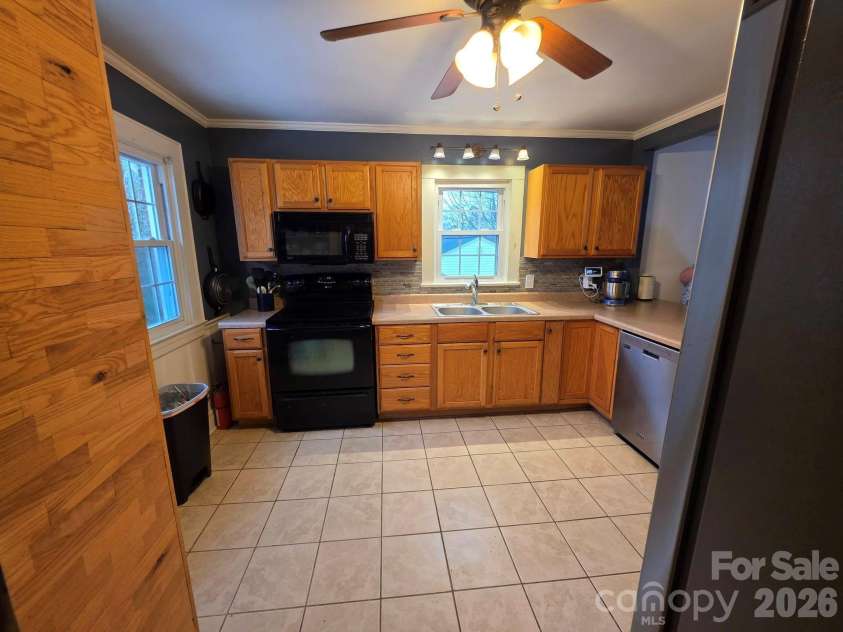 3 Forest Drive, Lexington, NC 27292.  MLS# CAR4342487, YatesRealty ID 4352. 