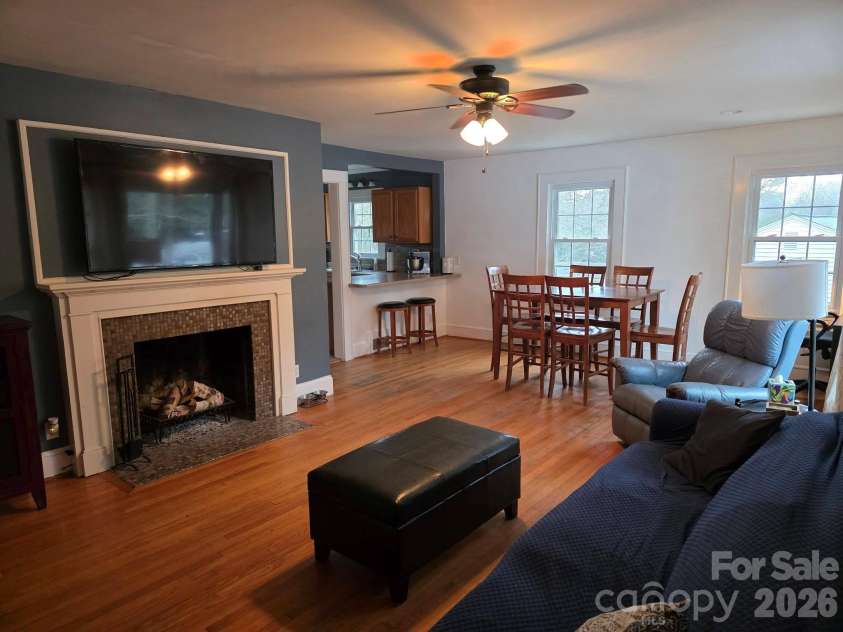 3 Forest Drive, Lexington, NC 27292.  MLS# CAR4342487, YatesRealty ID 4352. 