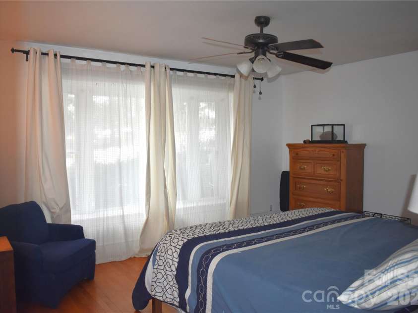 3 Forest Drive, Lexington, NC 27292.  MLS# CAR4342487, YatesRealty ID 4352. 