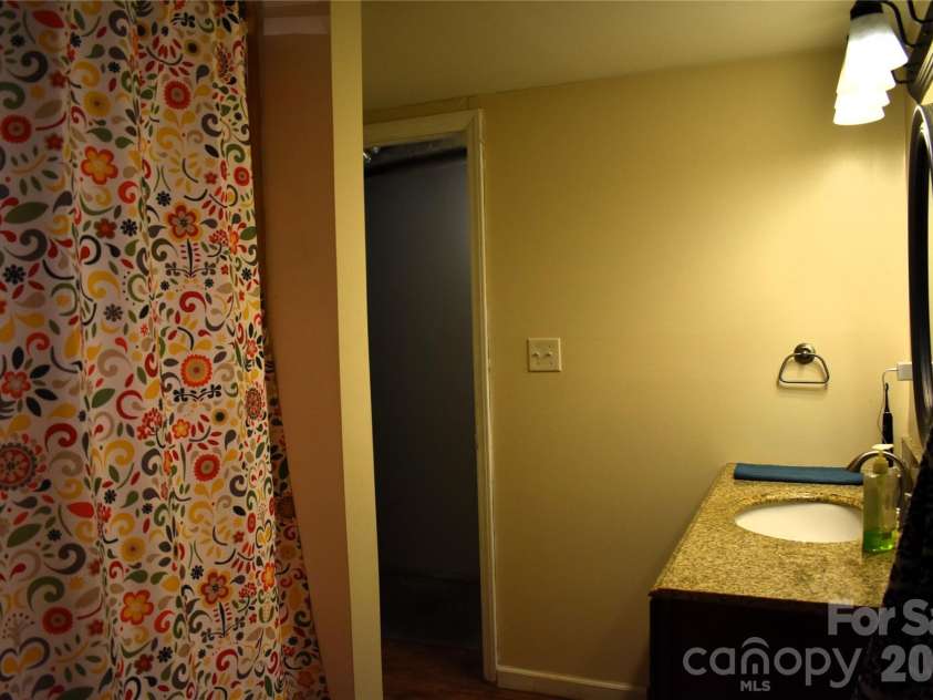 3 Forest Drive, Lexington, NC 27292.  MLS# CAR4342487, YatesRealty ID 4352. 