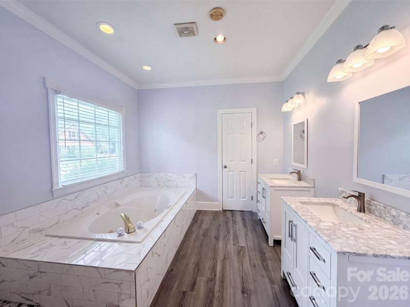 18805 Boundary Oaks Court, Davidson, NC 28036.  MLS# CAR4407632, YatesRealty ID 43521. 