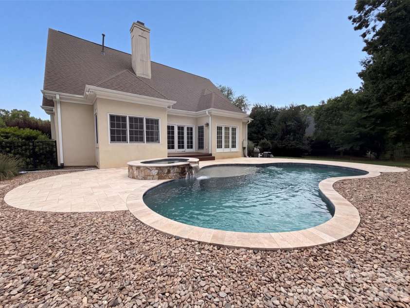 18805 Boundary Oaks Court, Davidson, NC 28036.  MLS# CAR4407632, YatesRealty ID 43521. 
