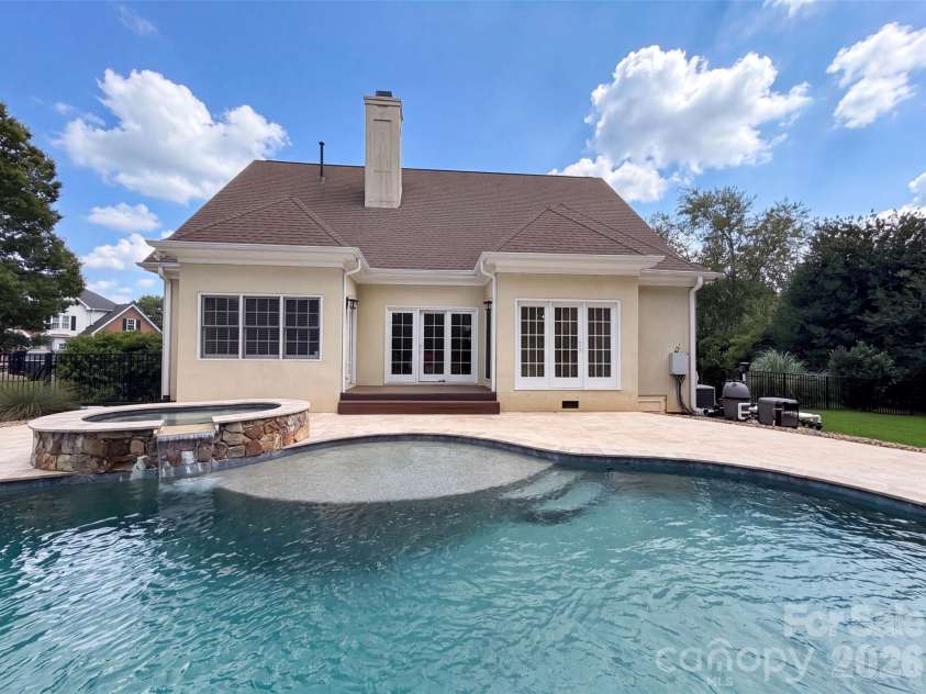 18805 Boundary Oaks Court, Davidson, NC 28036.  MLS# CAR4407632, YatesRealty ID 43521. 