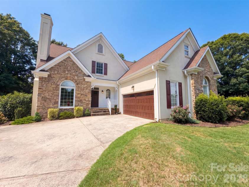 18805 Boundary Oaks Court, Davidson, NC 28036.  MLS# CAR4407632, YatesRealty ID 43521. 