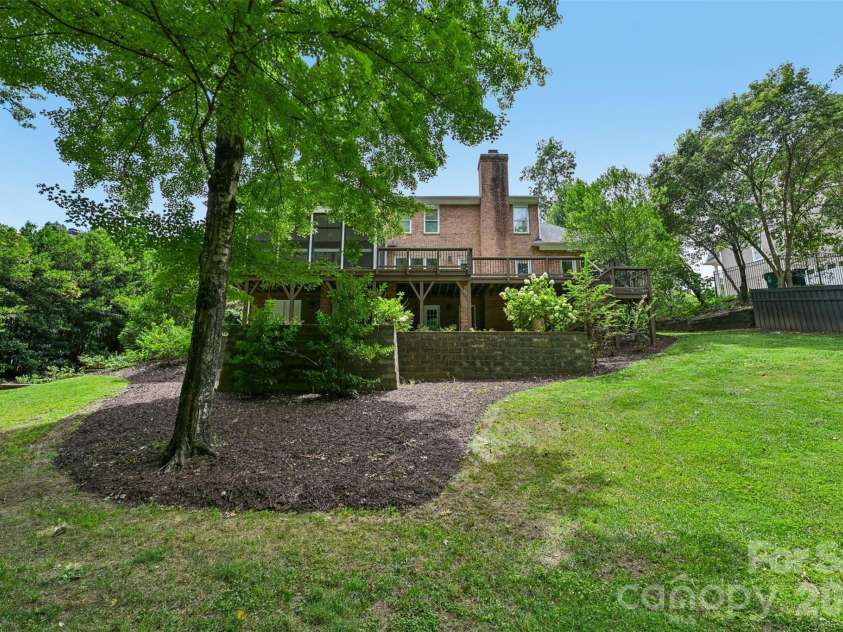 5609 Camilla Drive, Charlotte, NC 28226.  MLS# CAR4408477, YatesRealty ID 43524. 