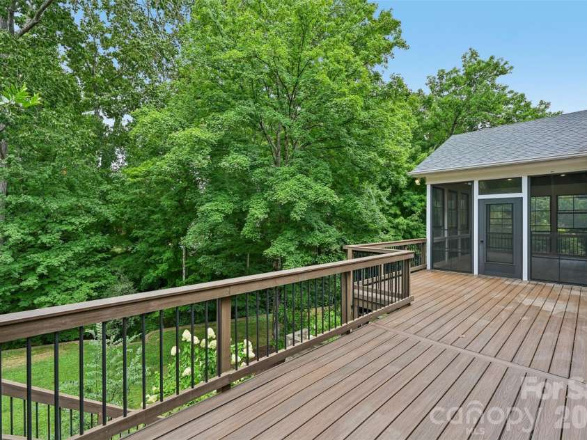 5609 Camilla Drive, Charlotte, NC 28226.  MLS# CAR4408477, YatesRealty ID 43524. 