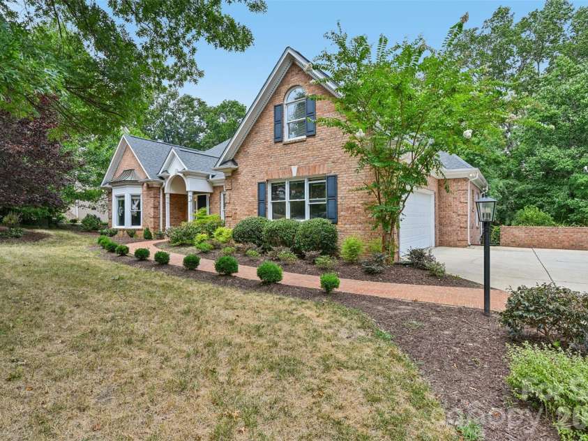 5609 Camilla Drive, Charlotte, NC 28226.  MLS# CAR4408477, YatesRealty ID 43524. 